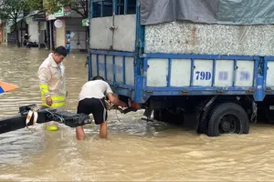 Quốc lộ 1 qua Khánh Hòa nhiều đoạn ngập sâu