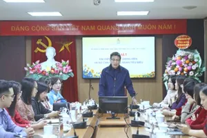 Chủ tịch Công đoàn Giáo dục Việt Nam chủ trì buổi gặp mặt. Ảnh: CĐGDVN