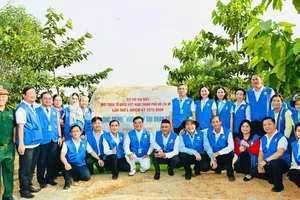 500 đại biểu chung tay trồng “Vườn cây Đại đoàn kết” 