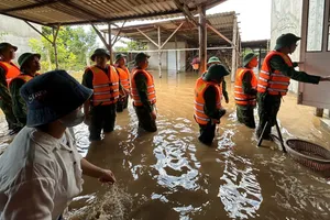 Đoạn quốc lộ 1 qua phường Hàm Thắng (cầu Bến Lội) ngập sâu