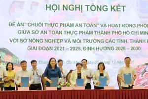 Lễ ký kết Kế hoạch phối hợp quản lý và kết nối tiêu thụ nông sản, thực phẩm an toàn giai đoạn 2026-2030 giữa Sở An toàn thực phẩm TPHCM và 6 tỉnh, thành khu vực phía Nam