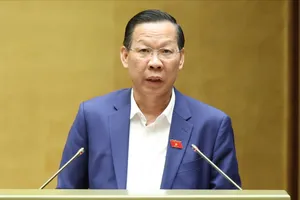 Chủ nhiệm Ủy ban Kinh tế và Tài chính của Quốc hội Phan Văn Mãi trình bày báo cáo thẩm tra. Ảnh: QUANG PHÚC