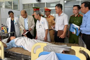 Lãnh đạo UBND TP Đà Nẵng thăm, động viên nạn nhân trong vụ tai nạn khiến 4 người chết