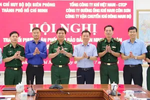 Đại diện Bộ đội Biên phòng TPHCM, Chi nhánh Khí Đông Nam bộ và Công ty Đường ống khí Nam Côn Sơn tại buổi sơ kết
