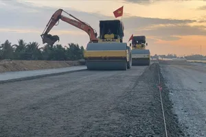 “Chạy nước rút” thi công đường cao tốc Cần Thơ - Cà Mau