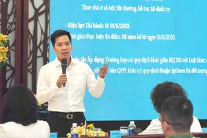 Cục phó Cục Quản lý nhà và thị trường bất động sản (Bộ Xây dựng) Hà Quang Hưng phát biểu tại hội nghị. Ảnh: HOÀNG HÙNG