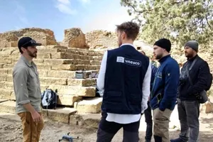 Các chuyên gia thu thập dữ liệu phục vụ cho việc xây dựng bản sao số 3 chiều của Timgad. Ảnh: AFRICA INSIDE