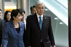 Thủ tướng Nhật Bản Takaichi Sanae và Tổng thống Kassym-Jomart Tokayev của Kazakhstan. (Ảnh: Theo NHK)