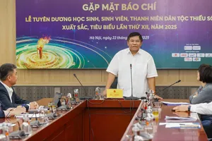 Thứ trưởng Bộ Dân tộc và Tôn giáo Y Thông phát biểu về lễ tuyên dương