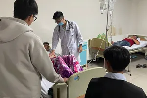 Các bệnh nhân ngộ độc thực phẩm được điều trị tại cơ sở y tế