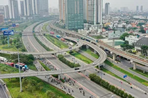 Tuyến metro số 1 (Bến Thành – Suối Tiên) góp phần giảm áp lực giao thông và tạo diện mạo đô thị hiện đại. Ảnh: HOÀNG HÙNG