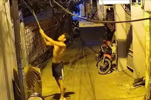 Khánh Hòa: Khởi tố đối tượng đập phá camera an ninh của công an