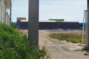 Con đường xuống biển đã được xây cổng và rào chắn