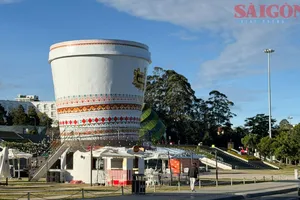 Yêu cầu tháo dỡ mô hình ly cà phê khổng lồ trên quảng trường Lâm Viên 