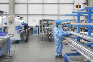 Hoạt động sản xuất tại Nhà máy sản xuất linh kiện hàng không vũ trụ Sunshine do Tập đoàn Universal Alloy Corporation Vietnam làm chủ đầu tư