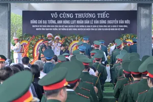 Lễ an táng Đại tướng Lê Văn Dũng tại nhà riêng. Ảnh: QĐ