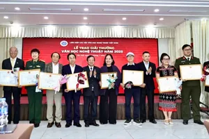 Trao giải thưởng cho các tác giả hội viên Hội Văn học nghệ thuật chuyên ngành Trung ương
