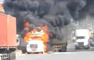 Cháy xe đầu kéo trên quốc lộ 51 đoạn qua tỉnh Đồng Nai trưa ngày 15-1