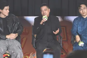 Đạo diễn Lê Thanh Sơn phấn khích lần đầu làm phim tết. Ảnh: V.HÀ