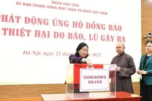 Ủy ban Trung ương MTTQ Việt Nam ủng hộ đồng bào bị lũ lụt