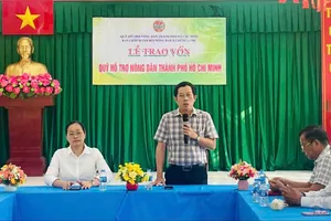 Hội Nông dân xã Hưng Long tổ chức Lễ trao vốn Quỹ Hỗ trợ nông dân TPHCM cho hội viên nông dân trên địa bàn