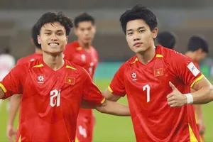 Minh Phúc (trái) và Đình Bắc đều gặp chấn thương nhẹ sau vòng chung kết giải bóng đá U23 châu Á 2026 (ẢNH: TED TRẦN)