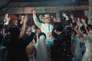 Phan Đinh Tùng mở đầu chương cuối của Đinh Music bằng "Thành đôi"