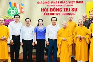 Chủ tịch UBND TPHCM thăm, chúc tết các tập thể, chức sắc tiêu biểu 