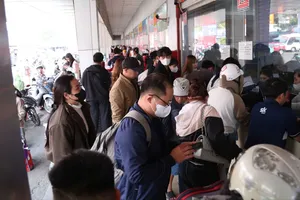 Bến xe, sân bay tại TPHCM đang quá tải 