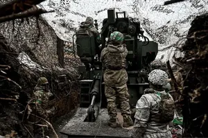 Binh sĩ Ukraine khai hỏa pháo tự hành 2S22 Bohdana nhằm vào nhân lực và trang thiết bị của Nga tại khu vực Pokrovsk thuộc tỉnh Donetsk ngày 23-1. Ảnh: Ukrinform