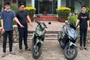 Ba đối tượng giả danh công an cưỡng đoạt tài sản người đi đường đã bị bắt giữ. Ảnh: CATĐN