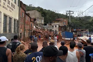 Mưa lớn gây lũ lụt và đất chuồi tại bang Minas Gerais. Ảnh: BBC