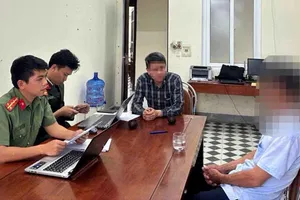 Cơ quan công an làm việc với trường hợp vi phạm 