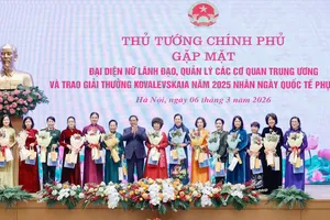 Thủ tướng Phạm Minh Chính gặp mặt nữ lãnh đạo, quản lý các cơ quan Trung ương và trao giải thưởng Kovalevskaia năm 2025, sáng 6-3. Ảnh VIẾT CHUNG