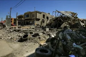 Một tòa nhà của lực lượng Hezbollah bị Israel phá hủy tại làng Douirs, Đông Lebanon. Ảnh: ZUMAPRESS.COM