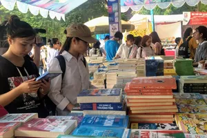 Thực hành sáng tạo sách ảnh thủ công