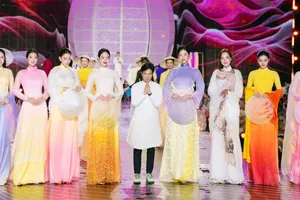 Nghệ nhân - NTK Trung Đinh dệt khát vọng Việt trên tà áo dài lụa