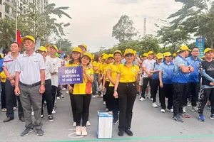 Cán bộ, viên chức, người lao động phường Thới An tham gia chương trình