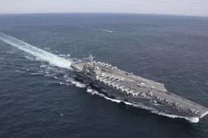 Iran phóng tên lửa hành trình vào tàu sân bay USS Abraham Lincoln