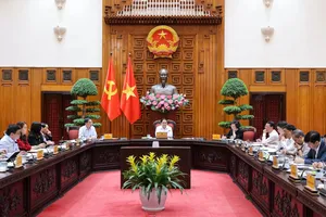 Thủ tướng Phạm Minh Chính làm việc với Tổ công tác an ninh năng lượng về các giải pháp trước tác động từ cuộc xung đột tại Trung Đông. Ảnh: VGP