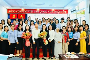 Đại biểu biểu quyết bầu đồng chí Nguyễn Thị Ngọc Xuân làm Chủ tịch Hội LHPN TPHCM. Ảnh: VIỆT DŨNG