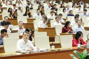 Thủ tướng Lê Minh Hưng và các đại biểu Quốc hội dự phiên họp tại hội trường Diên Hồng, chiều 21-4. Ảnh: QUANG PHÚC