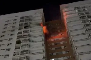 Khống chế kịp thời vụ cháy tại tầng 16 chung cư ở phường Rạch Dừa