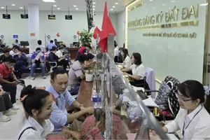 Người dân TPHCM kỳ vọng "ngồi nhà" làm sổ đỏ