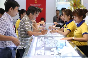 Chiều 28-4: Giá vàng giảm gần 2 triệu đồng/lượng