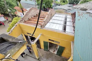Mưa lớn ở miền Bắc làm 1 người bị thương, hơn 120 nhà tốc mái