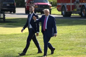 Tổng thống Mỹ Donald Trump đến Nhà Trắng. Ảnh: XINHUA 