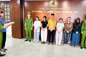 Cơ quan CSĐT, Công an tỉnh Thanh Hóa thi hành quyết định khởi tố vụ án, khởi tố bị can. Ảnh: Công an Thanh Hóa 