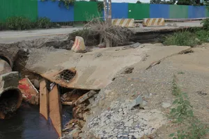 Người dân nơm nớp lo sợ khi suối Siệp sạt lở nghiêm trọng