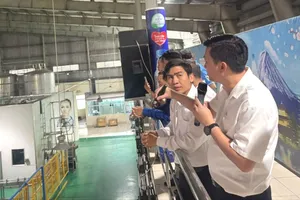 Doanh nghiệp cần số hóa dây chuyền sản xuất để tăng khả năng gia nhập vào chuỗi cung ứng toàn cầu. Ảnh: MINH XUÂN